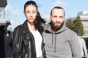 Berkay, eşiyle alışveriş turunda