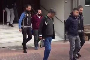 İzmir'de, tefecilik iddiasına 2 tutuklama