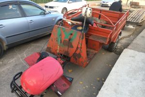Aksı kırılan patpatın sürücüsü yaralandı