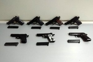 Kamyona gizlenmiş 7 adet tabanca ele geçirildi, 2 gözaltı