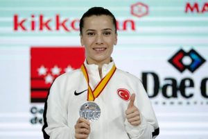 Serap Özçelik Arapoğlu'ndan gümüş madalya