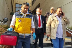 Bursa'da duruşma sırasında sıkılınca mübaşire kafa attı