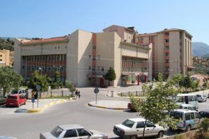 Otoparkın bariyerini kırınca ortalık karıştı