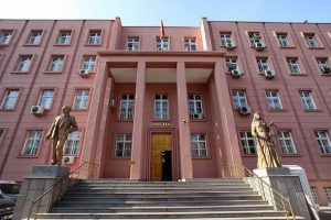 Çocuğu ölen anne babaya her şartta tazminat verilecek