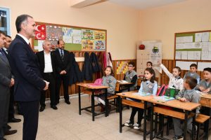 Bursa İnegöl belediyesi 121 öğrenciye kitap dağıttı