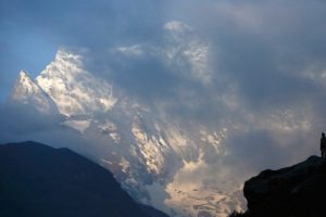 Everest'te bir turist öldü