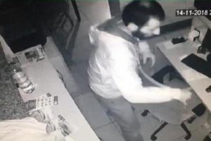 Hırsızlık şüphelisi, gazinoda eğlenirken yakalandı