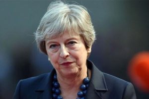 Theresa May'e güven oylaması isteği
