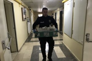 Bursa'da kaçak içkileri satamadan yakalandı