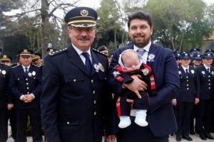 Emniyet Müdürü'nün kızına ceza yazan polise takdirname