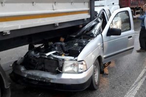 Hurdaya dönen kamyonetten mucize kurtuluş!