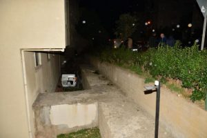 Korkunç kaza! Sitenin bahçesine düştü