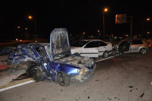 Bursa'da feci kaza! Bu araçlardan sağ çıktılar