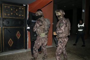 Suç örgütüne operasyon: 20 gözaltı
