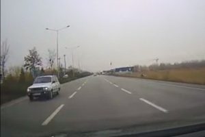 Ters yönde giden araç tehlike saçtı