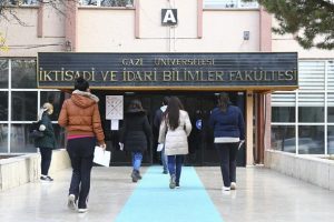 Lisansüstü eğitim görecek adaylar ALES'te ter döktü