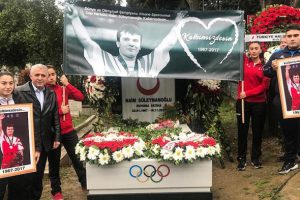 Naim Süleymanoğlu mezarı başında anıldı