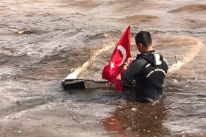 Türk bayrağı için seferber oldu