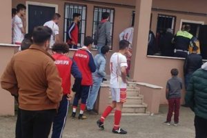 Maçta kalp krizi geçiren futbolcu hayatını kaybetti