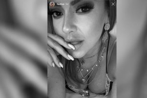 Hadise derin dekolteli paylaşımıyla nefes kesti