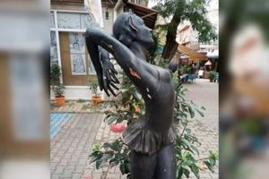 İstanbul'da Türkiye'nin ilk balerininin heykeline tecavüz girişimi