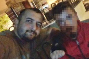 Önce selfie çekti sonra polise teslim etti