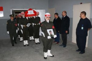 Nöbet kulübesinde ölü bulunan asker memleketine uğurlandı