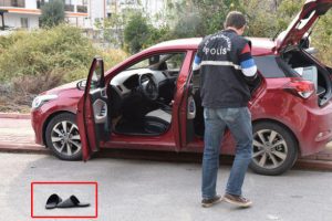 Polisi görünce terliklerini bırakıp kaçtı