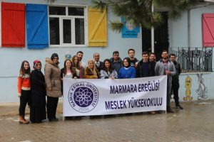Üniversitelilerden Bursa'da ihtiyaç sahibi öğrencilere destek