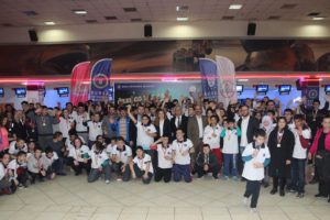 Bursa'da özel öğrencilerin bowling eğlencesi