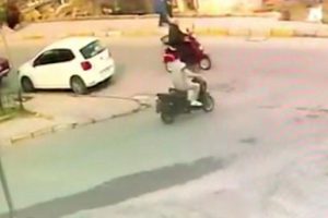 Elektrikli bisikletle engelli aracı çarpıştı! 1 yaralı