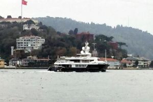 Süper yat Boğazdan geçti