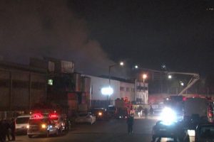 İstanbul'da boya fabrikasında yangın
