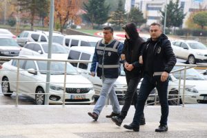 Kız öğrencinin çığlıkları kapkaçı engelledi