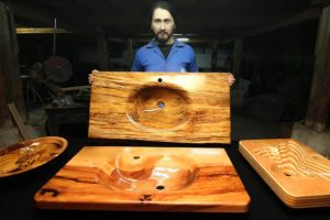 Önce makinesini sonra 'ahşap lavabo'ları üretti