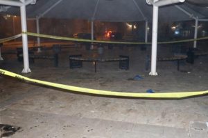 Hastane önünde silahlı kavga: Yaralılar var