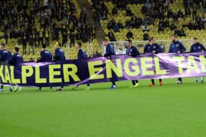 Fenerbahçe'den anlamlı pankart