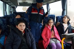 Jandarma ekipleri okul servislerini denetledi