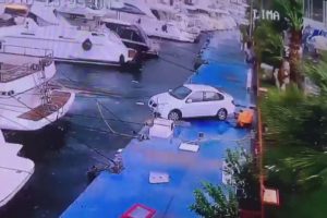 Marmaris'te yaşanan hortum dehşeti kamerada