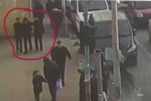 Onlarca kişinin gözü önünde gasp dehşeti