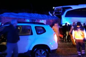 TIR ile otobüs çarpıştı: Yaralılar var