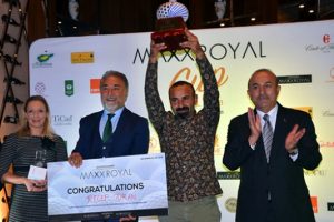 Bakan Çavuşoğlu, golf turnuvasının ödül törenine katıldı