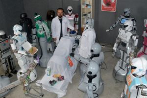 Sahneden düşerek parçalanan Mini Ada onarıldı