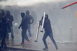 Brüksel'de göç karşıtı gruba polis müdahalesi