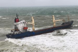 Şile'de kargo gemisi karaya oturdu