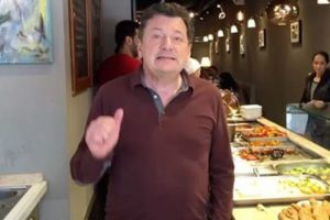 Vedat Milor'dan Barbaros Şansal'a: Soğanlı menemene mi kızdı acaba?