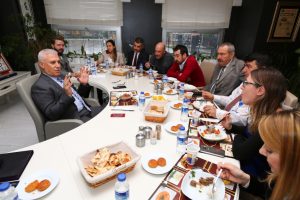 Bursa Nilüfer Belediye Başkanı Bozbey, çalışanları öğle yemeğinde ağırladı