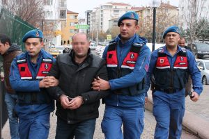 Köy evinde 2 bin litre sahte içki ele geçirildi