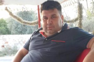 Üvey kardeşini pompalı tüfekle öldürdü
