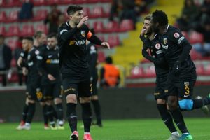 Kayserispor zorlanmadan üst turda!